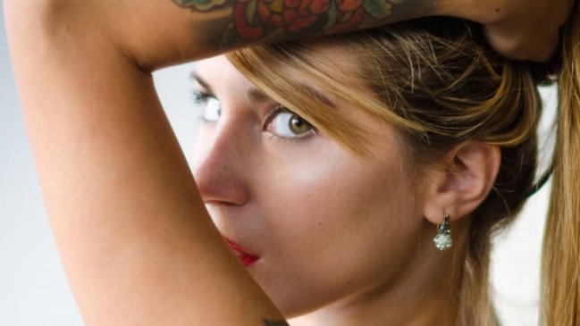 Joven fue despedida por tener otro trabajo como modelo de webcam en Argentina