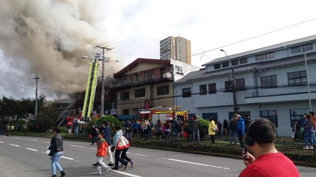 Millonarias pérdidas deja incendio en pleno centro de Puerto Montt