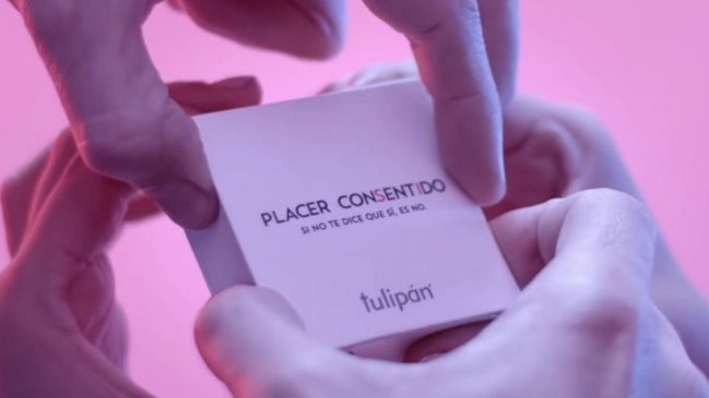 El preservativo que se abre con cuatro manos para fomentar el consentimiento