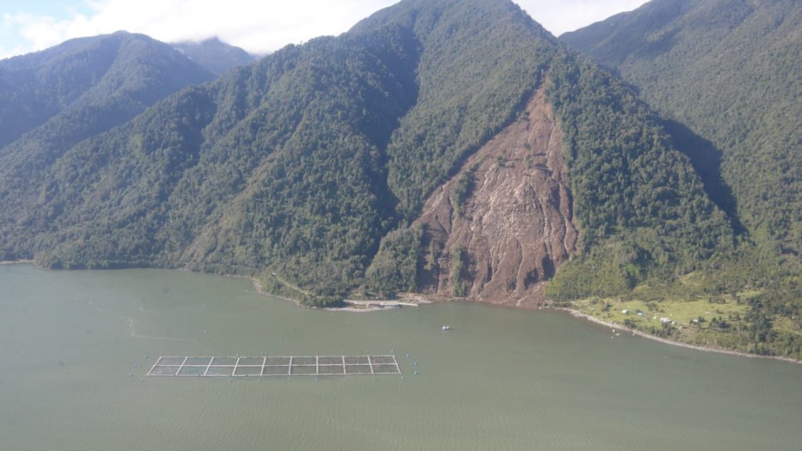Tránsito en la Carretera Austral continúa interrumpido tras paso de sistema frontal