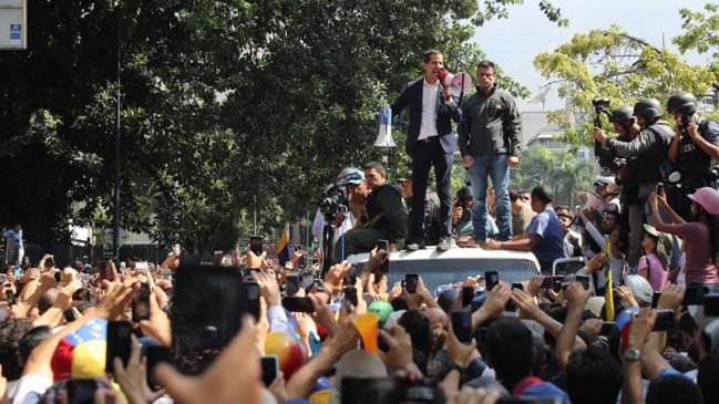 Alzamiento en Venezuela deja cinco fallecidos y 233 personas detenidas, según Fiscalía