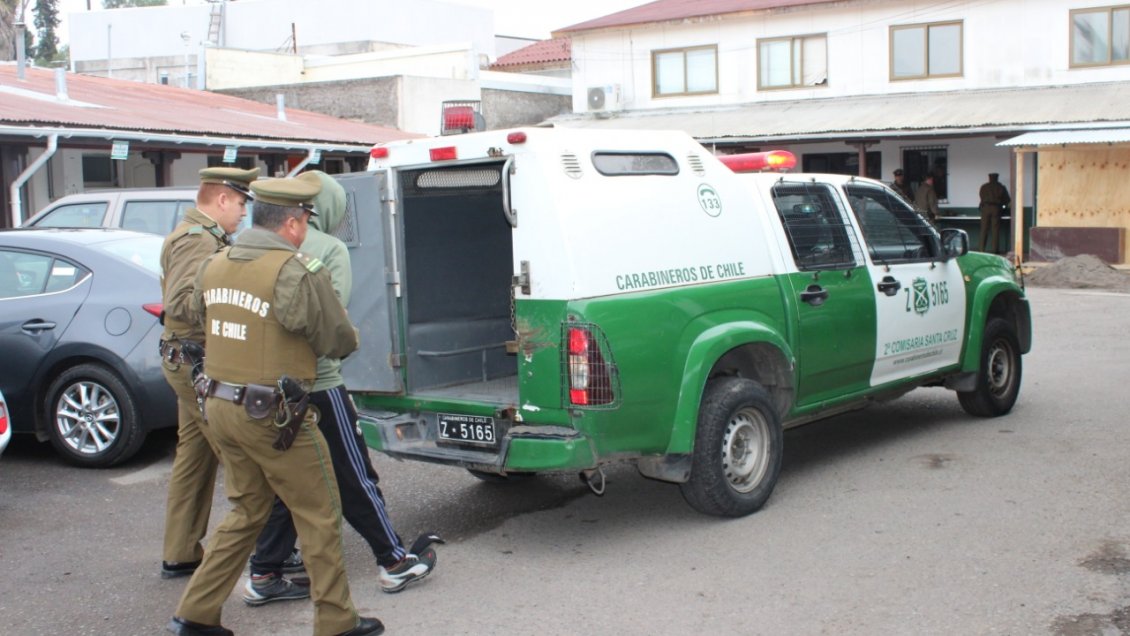 Cuatro sujetos detenidos dejó robo frustrado a local comercial en Santa Cruz