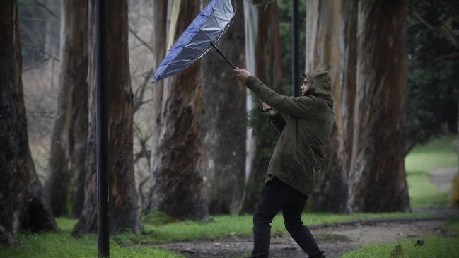 Atacama y Antofagasta bajo alerta por vientos que pueden superar los 100 kilómetros por hora