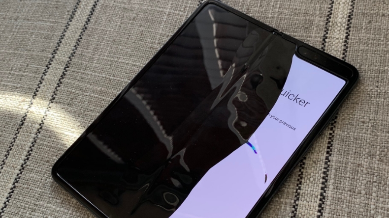 Samsung cancelará pedidos de su primer teléfono flexible tras fallas