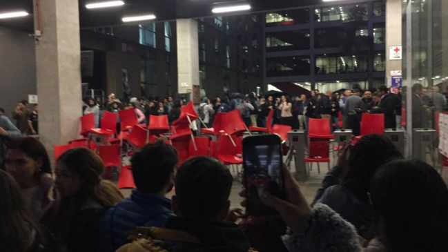 Estudiantes mantienen toma en sede de Universidad Andrés Bello en Viña del Mar