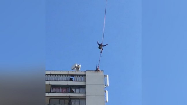 Intervención de highline en altura sorprendió a transeúntes en Rancagua