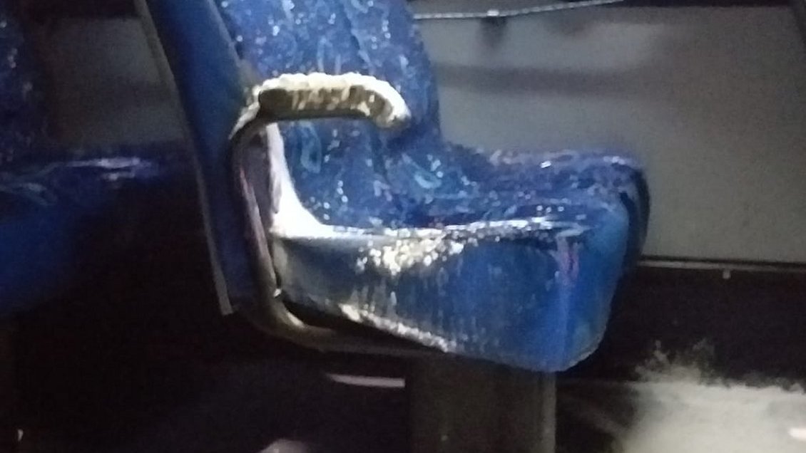 Sujetos derramaron ácido sulfúrico al interior de una micro en Iquique