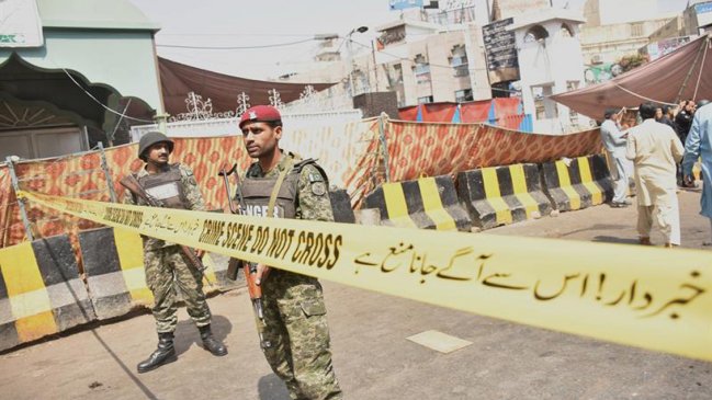 Pakistán: Al menos ocho muertos y 25 heridos en ataque suicida contra templo sufí