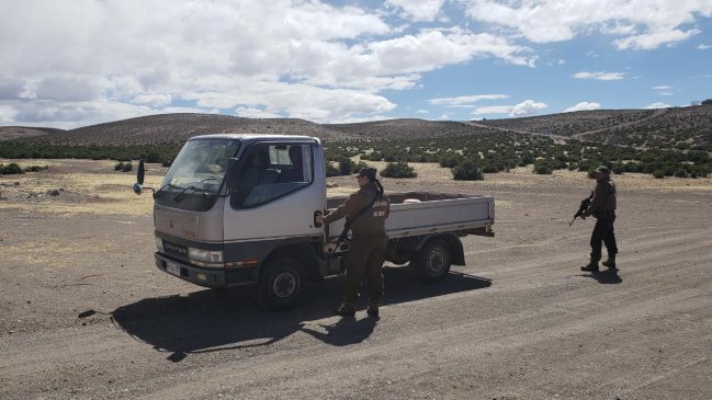 Arica: Dos sujetos fueron detenidos tras intentar sacar del país un vehículo por paso no habilitado