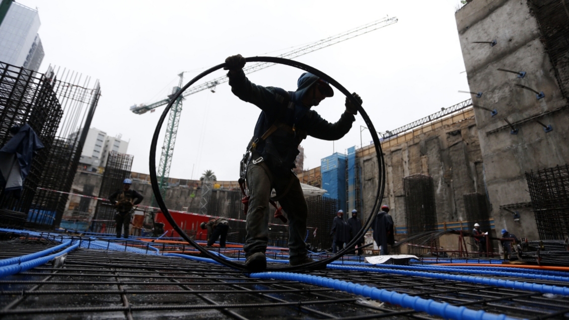 Expertos vuelven a rebajar previsión de crecimiento para este año: 3,2 por ciento