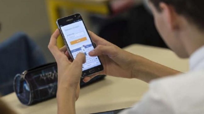 Este viernes comenzó restricción del uso de celulares en liceo de Calama