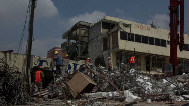 Detienen a ex directora acusada de homicidio tras derrumbe de un colegio en México