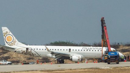  Avión aterrizó de emergencia sin sus ruedas delanteras en Birmania  