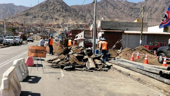 Cinco casas afectadas por rotura de red de agua potable en Antofagasta