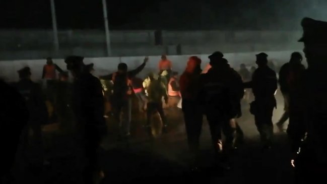 Encargados de equipajes en huelga bloquearon accesos al Aeropuerto de Santiago