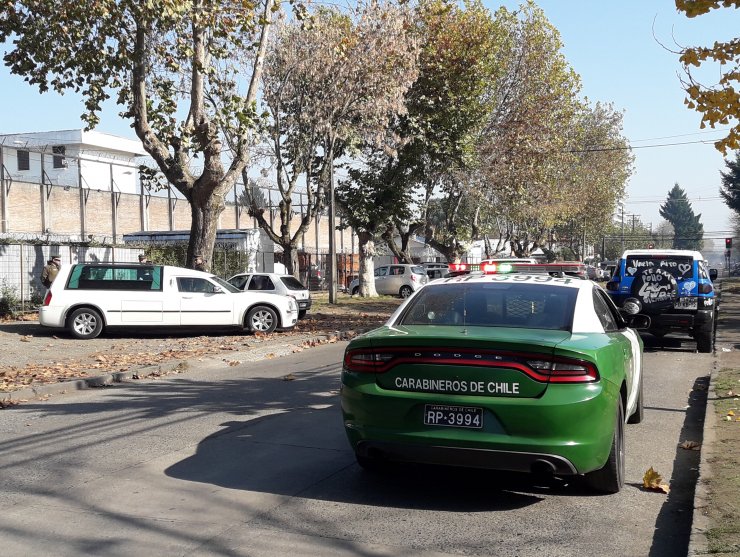 Cortejo fúnebre ingresó a la cárcel de Chillán para que reclusa pudiera despedirse de su hijo