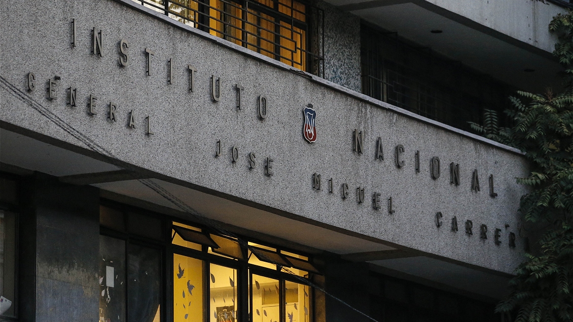 Instituto Nacional: Apoderados se querellan contra dos estudiantes formalizados