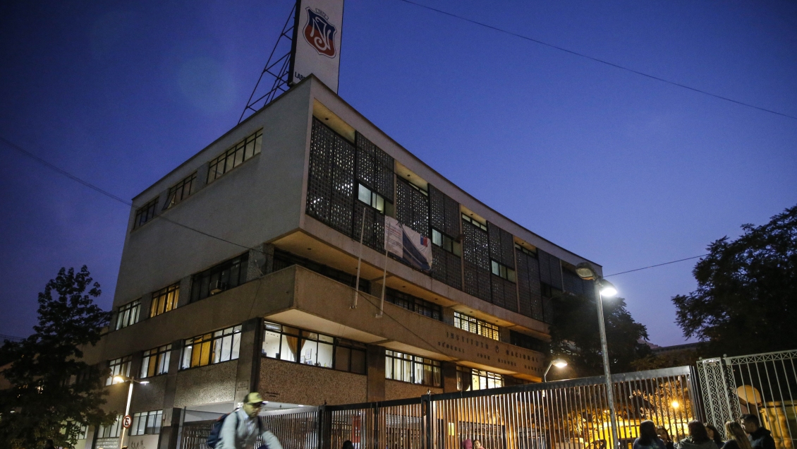 Piñera: Un puñado de delincuentes tiene capturado el Instituto Nacional