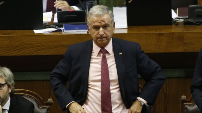 Ministro Larraín descartó 