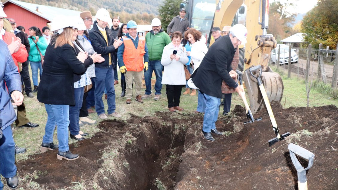 Familias de sector cordillerano de Curarrehue por fin contarán con agua potable