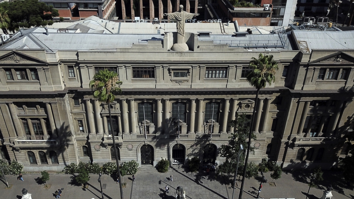 UC impide izar bandera de la diversidad por 