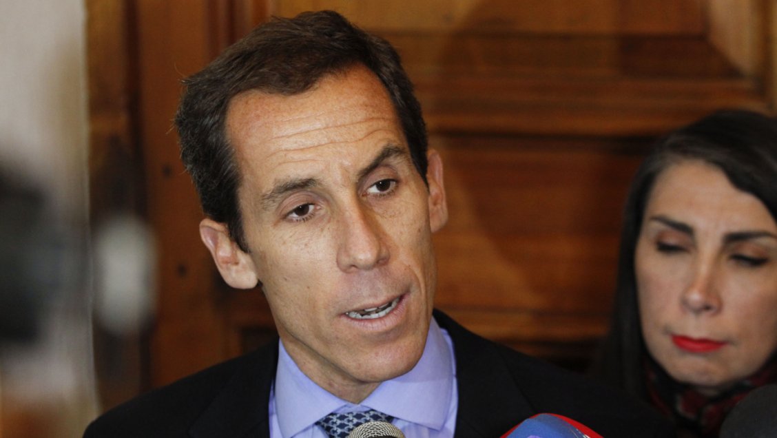 Alessandri defendió registro de mochilas: 