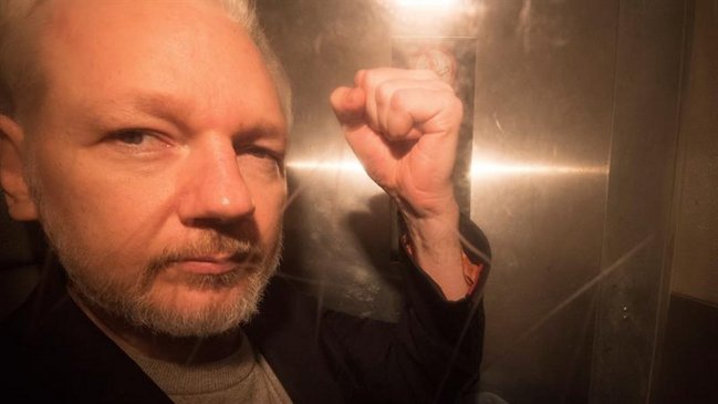  Fiscalía sueca presentó orden de detención contra Assange por violación  