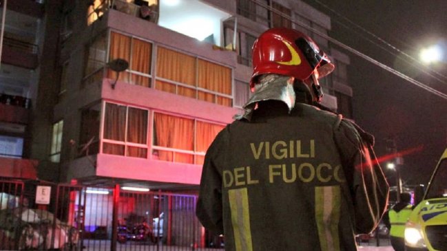 Explosión dejó un departamento destruido y dos personas lesionadas en Iquique