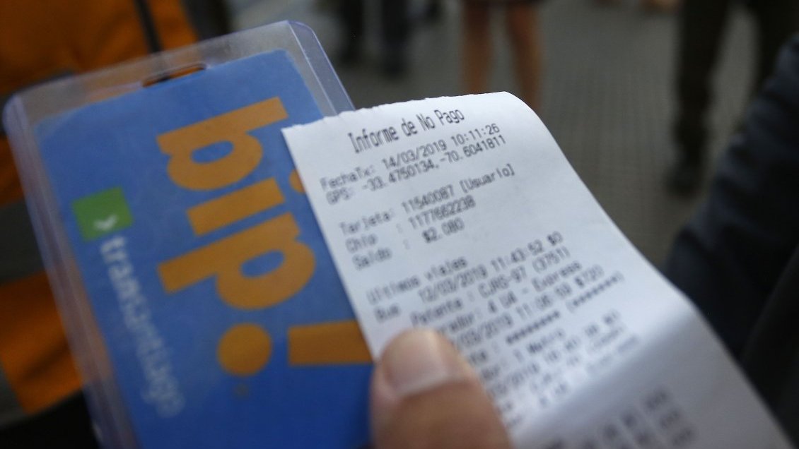 Tesorería retuvo devolución de impuestos a evasores del Transantiago