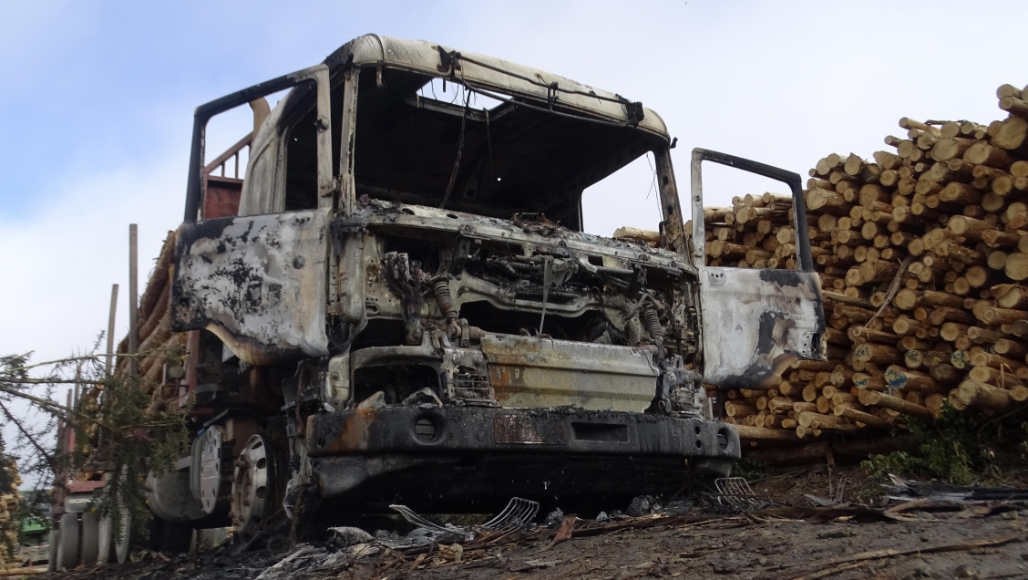 Biobío: Quema de 10 camiones motivó reunión de emergencia de las autoridades