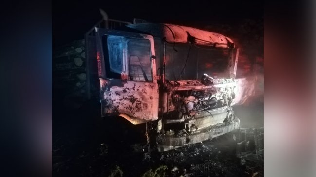 Ocho camiones fueron quemados en fundo de Forestal Arauco
