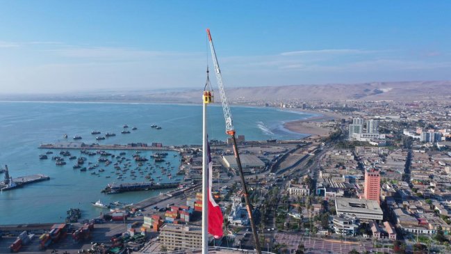 Bandera del morro de Arica volverá a flamear tras arreglos en sistema de izamiento