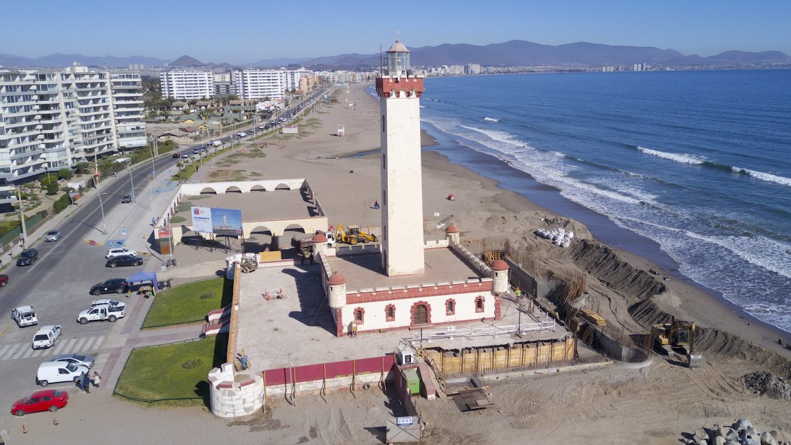 Construcción de defensas del faro de La Serena presenta un 70% de avance