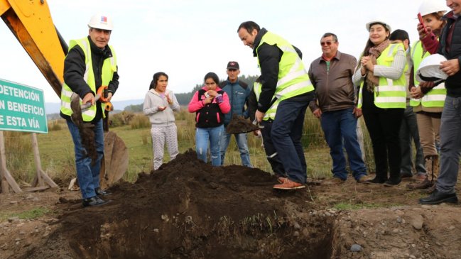 La Araucanía: MOP inició pavimentación de camino en Toltén