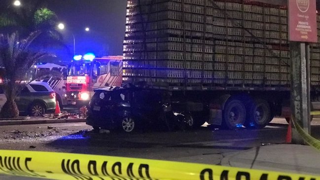 Conductor murió tras chocar con camión repleto de pollos vivos en Arica