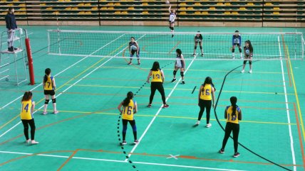  Comienzó la Liga Regional de Vóleibol Damas Aysén  