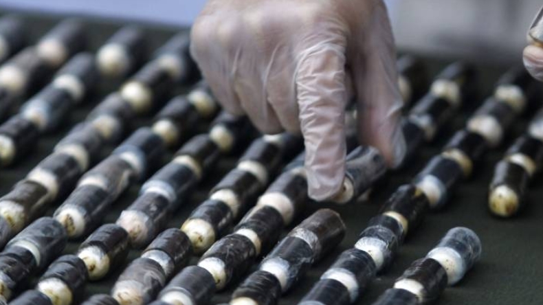 Hombre murió en un avión tras tragarse más de 240 paquetes de cocaína