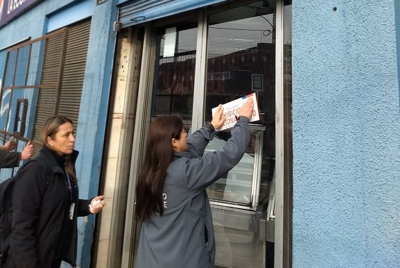 Prohíben funcionamiento a carnicería que vendía carne vencida en Chillán