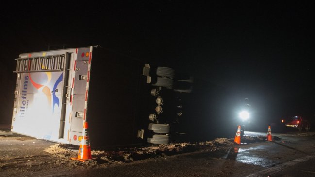 Un lesionado dejó volcamiento de camión en ingreso a Antofagasta