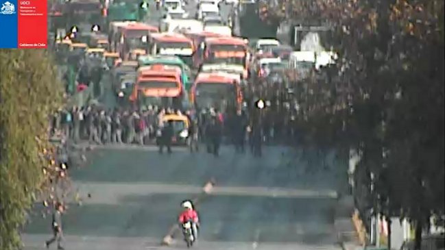 Estudiantes del Instituto Nacional se tomaron la Alameda