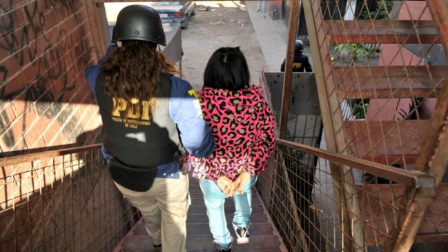 Detienen a mujer acusada de robar e intimidar a embarazada en San Fernando