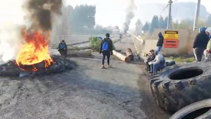  Trabajadores de mina en quiebra hacen corte de ruta  