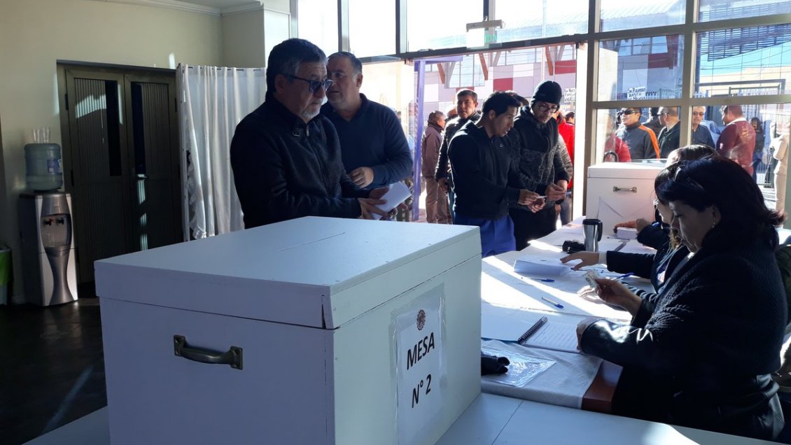Trabajadores de Chuquicamata rechazan última oferta de Codelco y votan a favor de irse a huelga