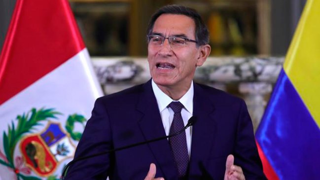 Presidente de Perú anuncia cuestión de confianza y hace tambalear el Congreso