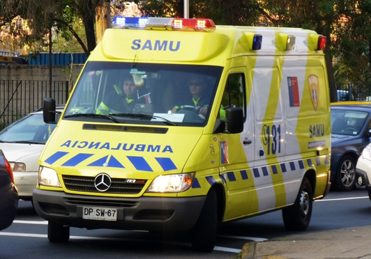 Cuatro lesionados por colisión de bus y camioneta en Padre Las Casas