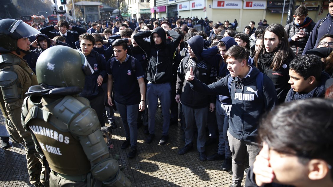 Alumnos del Instituto Nacional: Las respuestas del Gobierno son ineficientes y absurdas