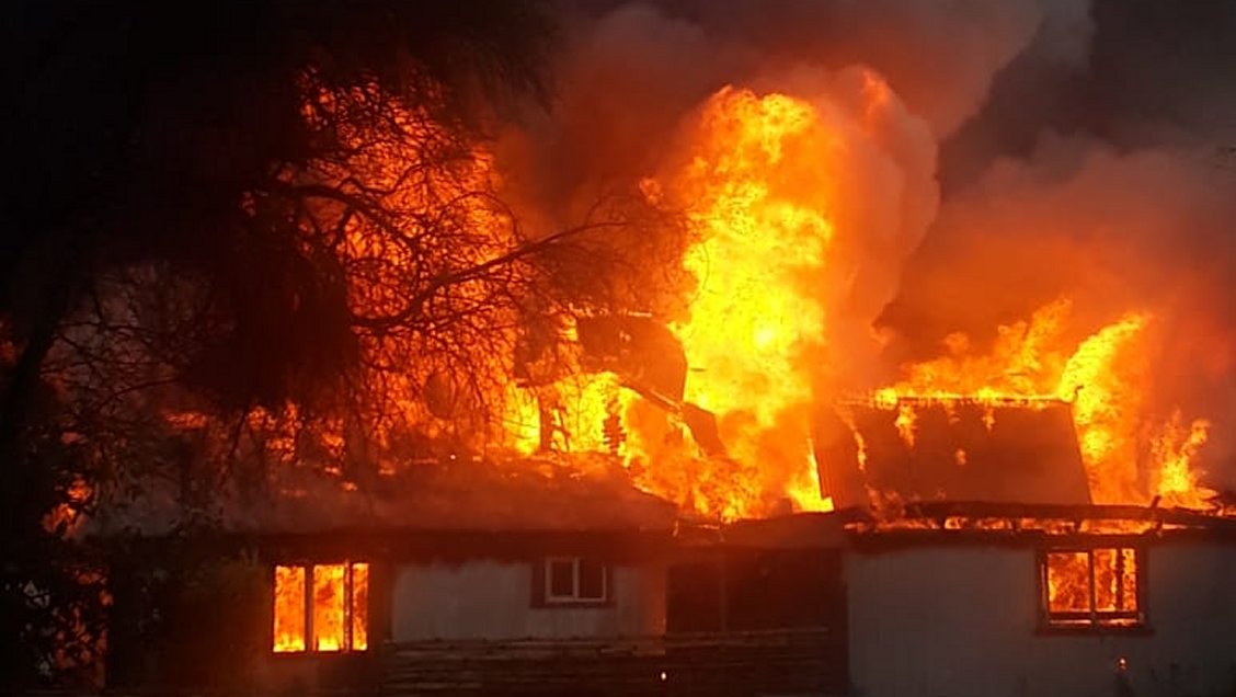 Investigan si caída de un rayo causó incendio en una casa de Vilcún