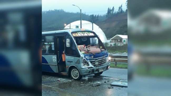 Choque entre dos buses en camino a Penco dejó 35 lesionados