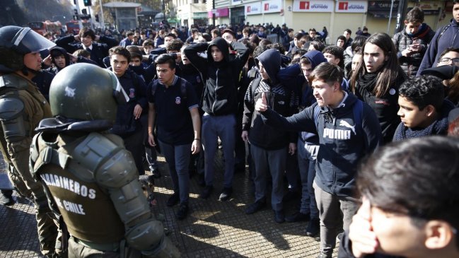 Alumnos del Instituto Nacional: Las respuestas del Gobierno son ineficientes y absurdas