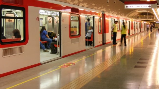 Joven se enamoró en el Metro y busca al que le robó el corazón